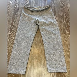 Old Navy Large Go-Dry Active Cropped Leggings. Grey